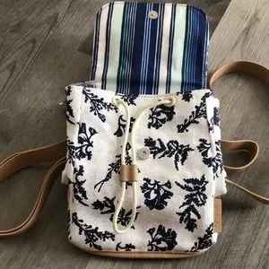 Vera Bradley | Bags | Vera Bradley Straw Mini Backpack  display picture 2